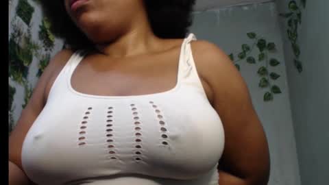 Snapshot of juicy_gold22 chatting on 02/27/25, 07:23 Mariagold online show from 02/27/25, 07:23