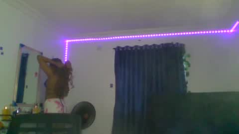 Snapshot of juicy_pussy1122 chatting on 10/14/25, 08:15 Emily online show from 10/14/25, 08:15