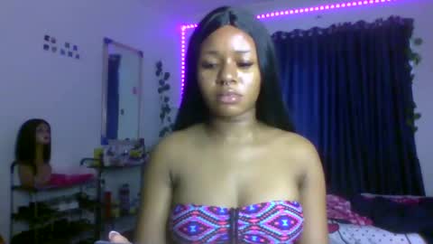 Snapshot of juicy_pussy1122 chatting on 10/25/25, 08:22 Emily online show from 10/25/25, 08:22