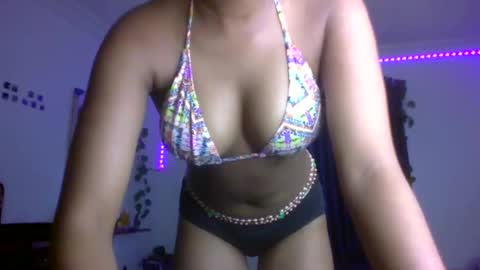 Snapshot of juicy_pussy1122 chatting on 10/26/25, 07:36 Emily online show from 10/26/25, 07:36