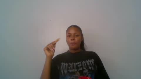 Snapshot of juicy_pussy1122 chatting on 11/19/25, 11:43 Emily online show from 11/19/25, 11:43