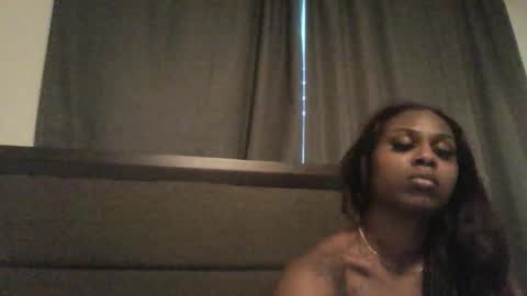 JuicyExotic online show from 11/18/25, 02:32