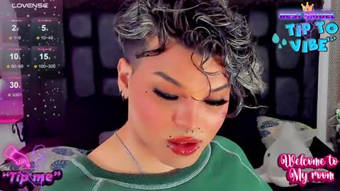 Snapshot of jujubee_lander chatting on 12/12/24, 01:49 Jujubee online show from 12/12/24, 01:49