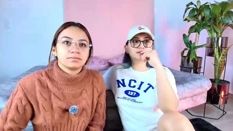 Snapshot of jules_n_gia chatting on 09/25/25, 10:41 Jules and Gia online show from 09/25/25, 10:41