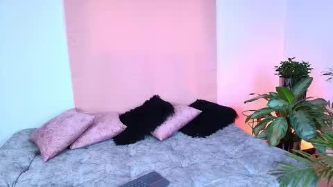 Jules and Gia online show from 11/01/25, 05:04