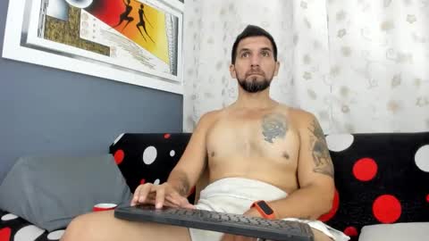 juleslake2 online show from 10/26/25, 06:03