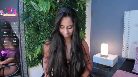 J U L IA   M A R T I N E Z online show from 09/24/25, 11:35