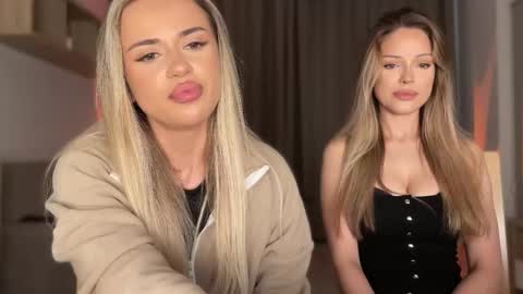 Julia R Le online show from 11/03/25, 08:43