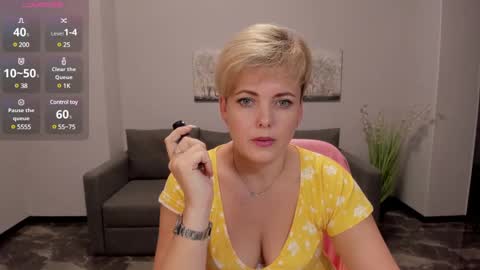 Snapshot of julia_wilsons chatting on 12/15/24, 11:12 Julia online show from 12/15/24, 11:12