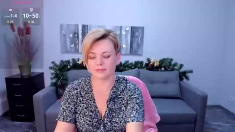 Snapshot of julia_wilsons chatting on 01/04/25, 12:49 Julia online show from 01/04/25, 12:49