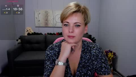 Snapshot of julia_wilsons chatting on 01/08/25, 12:47 Julia online show from 01/08/25, 12:47