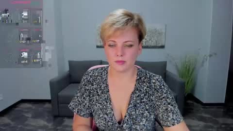 Snapshot of julia_wilsons chatting on 01/14/25, 02:11 Julia online show from 01/14/25, 02:11