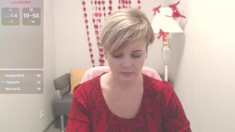 Snapshot of julia_wilsons chatting on 02/10/25, 04:25 Julia online show from 02/10/25, 04:25