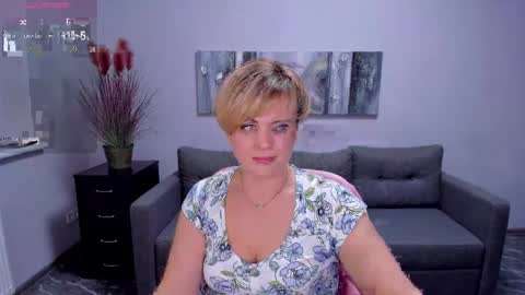 Snapshot of julia_wilsons chatting on 02/28/25, 01:47 Julia online show from 02/28/25, 01:47