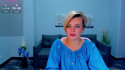 Snapshot of julia_wilsons chatting on 09/19/25, 06:15 Julia online show from 09/19/25, 06:15