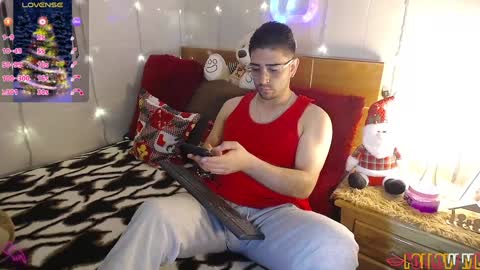 Snapshot of julian1225_ chatting on 12/11/24, 06:52 Julian online show from 12/11/24, 06:52