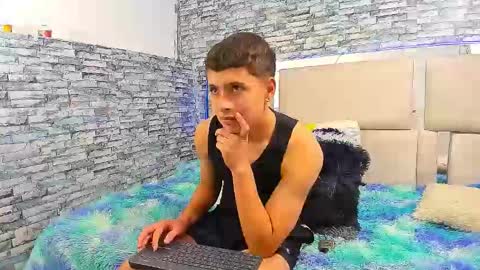 julian online show from 10/16/25, 03:46