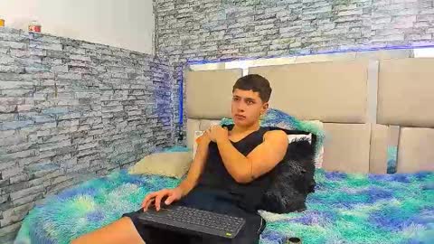 julian online show from 10/17/25, 03:25