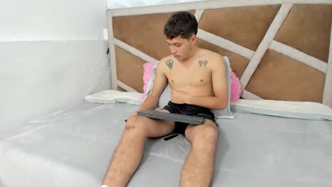 julian online show from 11/25/25, 05:24