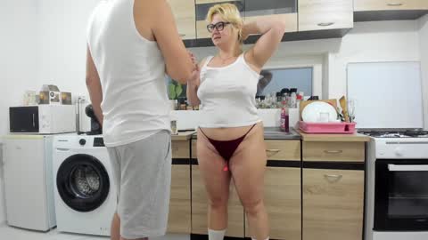 Snapshot of juliana35 chatting on 12/14/24, 05:07 juliana35 online show from 12/14/24, 05:07