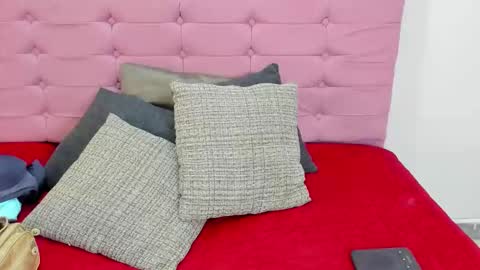 Juliana online show from 11/04/25, 01:10