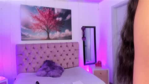 Snapshot of julianaa_castro chatting on 02/17/25, 12:48 JULIANA CASTRO online show from 02/17/25, 12:48
