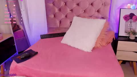 Snapshot of julianaarboleda chatting on 02/12/25, 06:40 Juli online show from 02/12/25, 06:40