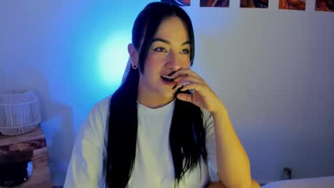 Snapshot of julianags_ chatting on 10/23/25, 09:57 Ana Maria online show from 10/23/25, 09:57