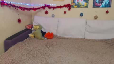 Snapshot of juliasane_ chatting on 12/29/24, 07:53 Jul online show from 12/29/24, 07:53