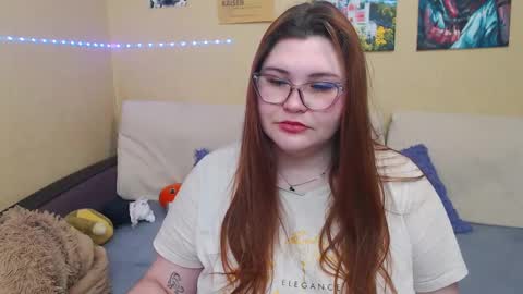 Snapshot of juliasane_ chatting on 01/06/25, 02:25 Jul online show from 01/06/25, 02:25