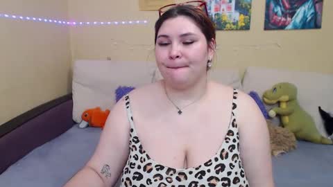 Snapshot of juliasane_ chatting on 01/12/25, 08:03 Jul online show from 01/12/25, 08:03