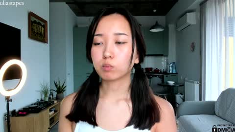 Snapshot of juliastapes chatting on 01/19/25, 12:06 julia online show from 01/19/25, 12:06