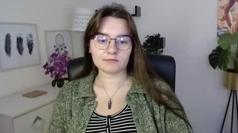 Snapshot of julie_extasy chatting on 09/15/25, 12:38 Julie online show from 09/15/25, 12:38