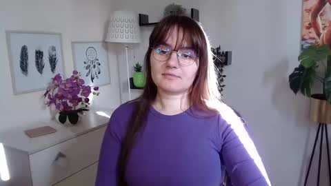 Julie online show from 10/10/25, 12:37