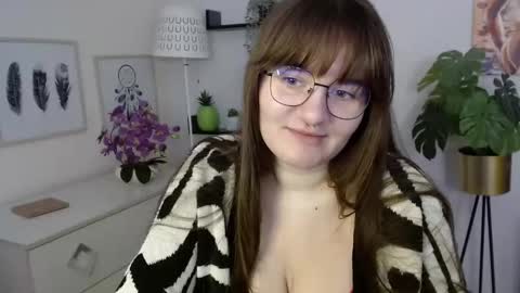 Julie online show from 10/28/25, 07:01