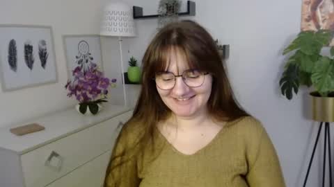 Julie online show from 11/10/25, 01:43