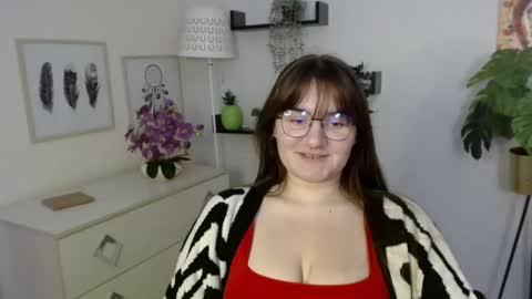 Julie online show from 11/12/25, 02:28