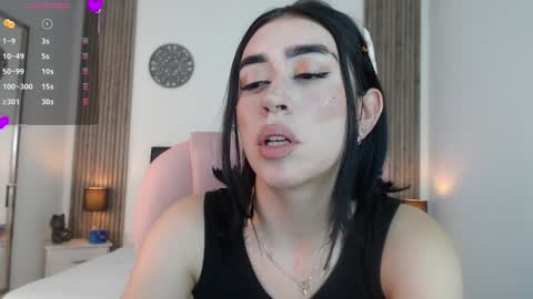 Snapshot of julieta_de_los_angeles chatting on 12/28/24, 08:25 Julieta online show from 12/28/24, 08:25