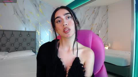 Snapshot of julieta_de_los_angeles chatting on 01/22/25, 09:57 Julieta online show from 01/22/25, 09:57