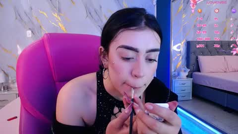 Snapshot of julieta_de_los_angeles chatting on 02/20/25, 09:44 Julieta online show from 02/20/25, 09:44