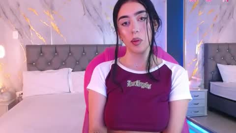 Snapshot of julieta_de_los_angeles chatting on 03/11/25, 06:53 Julieta online show from 03/11/25, 06:53