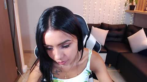 Snapshot of julieta_fn chatting on 02/12/25, 12:44 julieta_fn online show from 02/12/25, 12:44