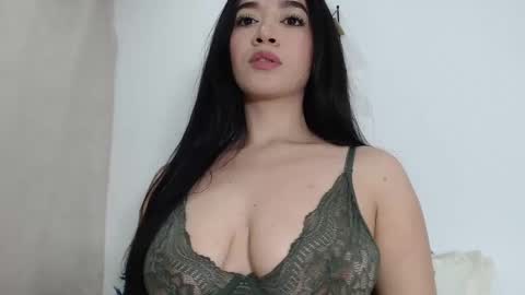 Snapshot of julieta_g chatting on 01/21/25, 09:57 julieta_g online show from 01/21/25, 09:57