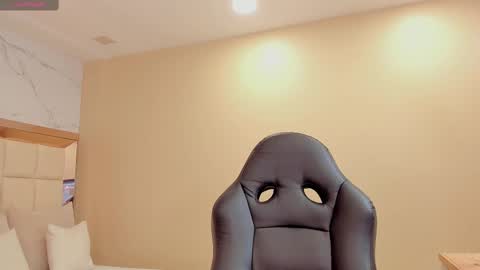 Snapshot of julieta_rose__ chatting on 10/07/25, 10:18 online show from 10/07/25, 10:18