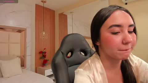 Snapshot of julieta_rose__ chatting on 10/11/25, 10:36 online show from 10/11/25, 10:36