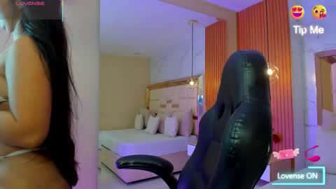 Snapshot of julieta_rose__ chatting on 10/21/25, 10:21 online show from 10/21/25, 10:21