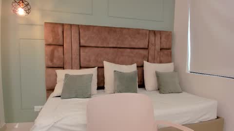 Snapshot of julieta_rose__ chatting on 10/25/25, 08:47 online show from 10/25/25, 08:47