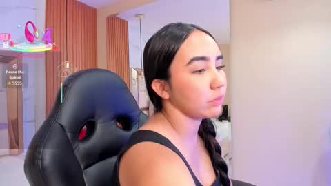 Snapshot of julieta_rose__ chatting on 10/27/25, 10:14 online show from 10/27/25, 10:14