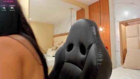 Snapshot of julieta_rose__ chatting on 11/08/25, 10:15 online show from 11/08/25, 10:15