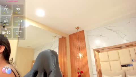 Snapshot of julieta_rose__ chatting on 11/20/25, 09:58 online show from 11/20/25, 09:58